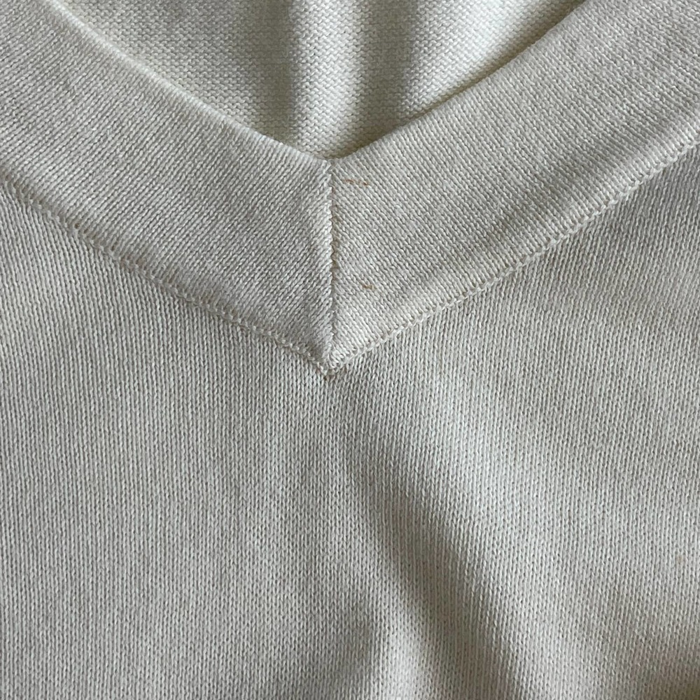 J .JILL | SWEATER SIZE MEDIUM CREAM LONG SLEEVES V-NECK - Picture 9 of 9